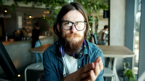 Stock Video Hipster Blogger Talking To The Camera Animated Wallpaper - Free Live Wallpaper