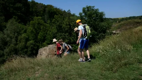 Stock Video Hikers Moving Down A Steep Path Animated Wallpaper - Free Live Wallpaper