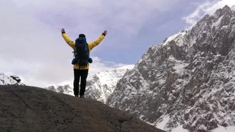 Stock Video Hiker On The Top Of A Mountain Enjoying The Freedom Animated Wallpaper - Free Live Wallpaper