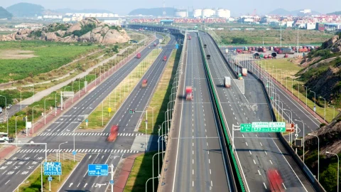 Stock Video Highway With Fast Traffic At Daytime Animated Wallpaper - Free Live Wallpaper
