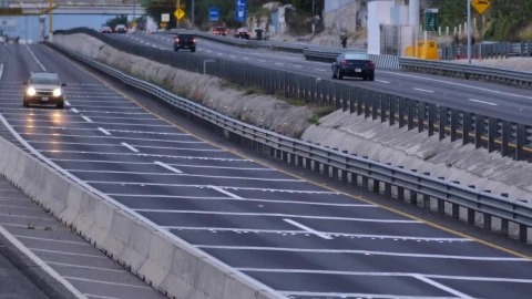 Stock Video Highway With Cars Passing In Slow Motion Animated Wallpaper - Free Live Wallpaper