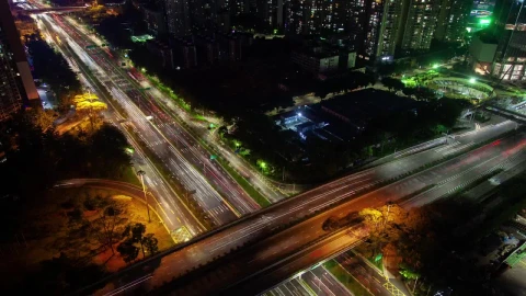 Stock Video High Speed Traffic On The Highway At Night Animated Wallpaper - Free Live Wallpaper