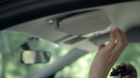 Stock Video Hiding Car Keys In The Sun Visor Animated Wallpaper - Free Live Wallpaper