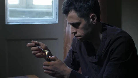 Stock Video Heroin Addict Preparing A Dose Animated Wallpaper - Free Live Wallpaper