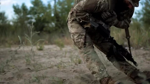 Stock Video Helping The Wounded Soldier Animated Wallpaper - Free Live Wallpaper