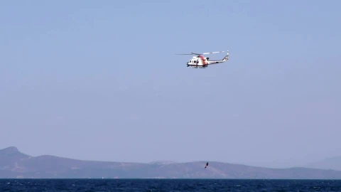 Stock Video Helicopter Rescuing Diver From The Sea Animated Wallpaper - Free Live Wallpaper
