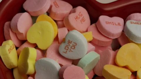 Stock Video Heart Shaped Candy With Messages Animated Wallpaper - Free Live Wallpaper