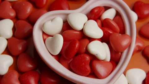 Stock Video Heart Shaped Candy In White And Red Color Animated Wallpaper - Free Live Wallpaper
