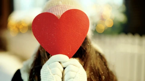 Stock Video Heart Cutout Reveals Smiling Young Woman In Winter Scene Animated Wallpaper - Free Live Wallpaper