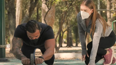 Stock Video Healthy Couple Doing Exercises At A Park Animated Wallpaper - Free Live Wallpaper