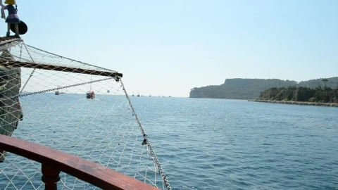 Stock Video Heading Towards The Harbor With Other Boats Animated Wallpaper - Free Live Wallpaper