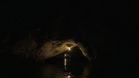 Stock Video Heading Through A Dark Cave By Boat Animated Wallpaper - Free Live Wallpaper