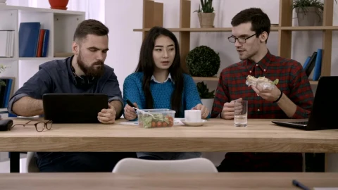 Stock Video Having A Working Lunch In The Office Animated Wallpaper - Free Live Wallpaper