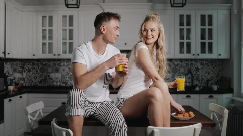 Stock Video Happy Young Couple Enjoy Romantic Midnight Snacks Animated Wallpaper - Free Live Wallpaper