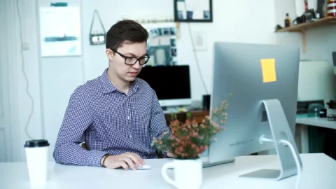 Stock Video Happy Young Businessman Working From Home Animated Wallpaper - Free Live Wallpaper