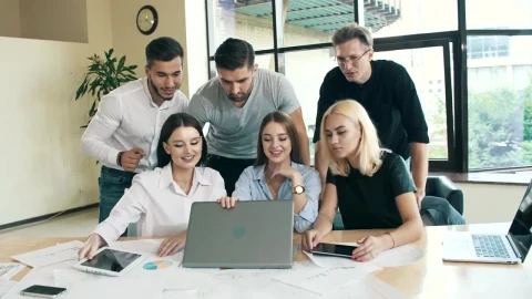 Stock Video Happy Workgroup For Successfully Closing A Deal Animated Wallpaper - Free Live Wallpaper