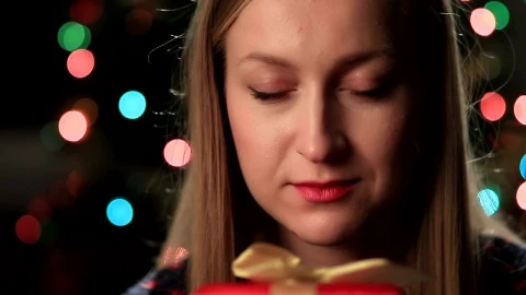 Stock Video Happy Woman Holding A Gift Animated Wallpaper - Free Live Wallpaper