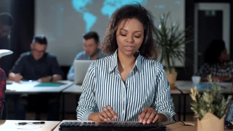Stock Video Happy Woman Doing Customer Support Animated Wallpaper - Free Live Wallpaper
