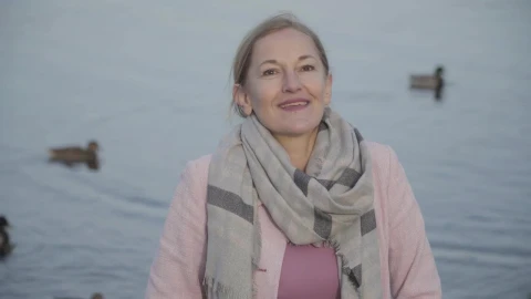 Stock Video Happy Woman Breathing In Fresh Air At Duck Pond Animated Wallpaper - Free Live Wallpaper