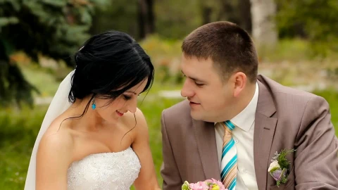 Stock Video Happy Newlyweds In The Garden Animated Wallpaper - Free Live Wallpaper