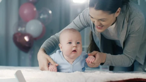 Stock Video Happy Mother Kisses Her Little Baby Animated Wallpaper - Free Live Wallpaper