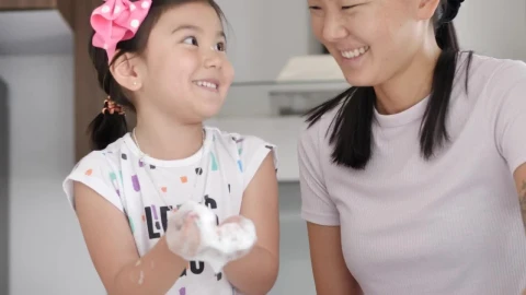 Stock Video Happy Mother And Daughter Cleaning Their House Animated Wallpaper - Free Live Wallpaper