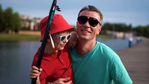 Stock Video Happy Man With His Son On The Pier Animated Wallpaper - Free Live Wallpaper