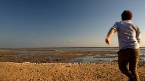 Stock Video Happy Man Running At Low Tide Animated Wallpaper - Free Live Wallpaper