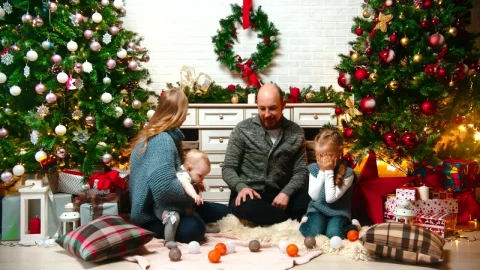 Stock Video Happy Family Opening Christmas Gifts Animated Wallpaper - Free Live Wallpaper