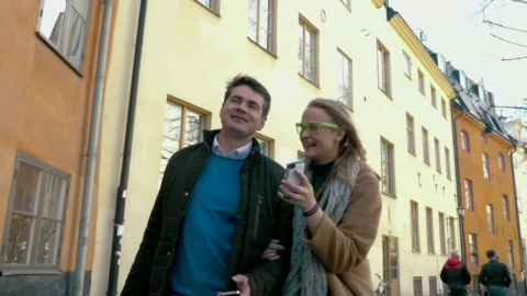 Stock Video Happy Couple Talking While Out For A Walk Animated Wallpaper - Free Live Wallpaper
