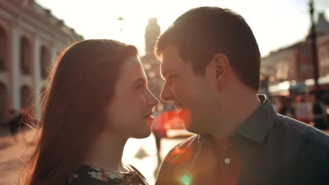 Stock Video Happy Couple Looking Into Each Others Eyes Animated Wallpaper - Free Live Wallpaper