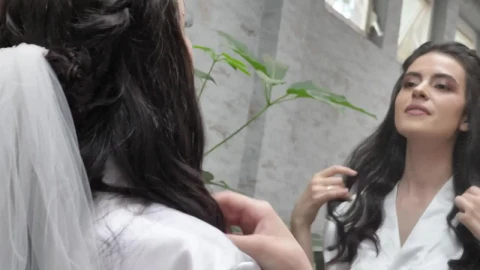 Stock Video Happy Bride Looks In The Mirror Animated Wallpaper - Free Live Wallpaper