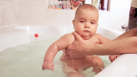 Stock Video Happy Baby Being Bathed In The Tub Animated Wallpaper - Free Live Wallpaper