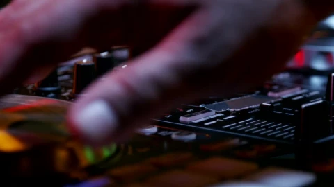 Stock Video Hands Using A Dj Table Animated Wallpaper - Free Live Wallpaper