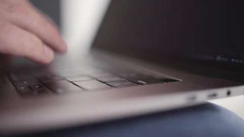 Stock Video Hands Typing Slowly On Laptop Animated Wallpaper - Free Live Wallpaper
