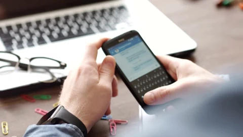 Stock Video Hands Scroll Through Facebook On Mobile At Desk Animated Wallpaper - Free Live Wallpaper