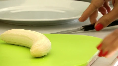 Stock Video Hands Of A Woman Slicing A Banana Animated Wallpaper - Free Live Wallpaper