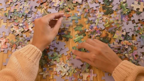 Stock Video Hands Of A Woman Playing With A Puzzle Animated Wallpaper - Free Live Wallpaper