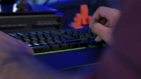 Stock Video Hands Of A Programmer Typing On A Keyboard Animated Wallpaper - Free Live Wallpaper