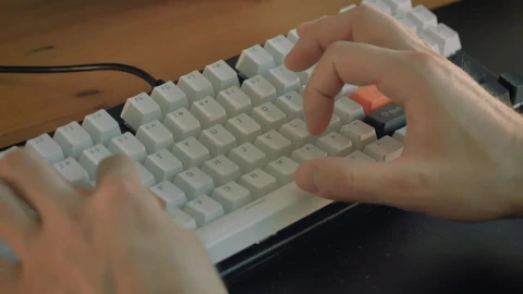 Stock Video Hands Of A Person Typing On An Editing Keyboard Animated Wallpaper - Free Live Wallpaper
