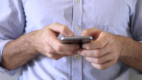 Stock Video Hands Of A Man Using A Smartphone Animated Wallpaper - Free Live Wallpaper