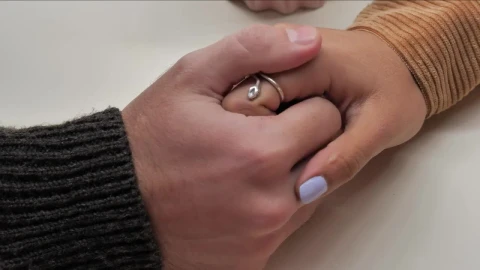 Stock Video Hands Of A Loving Couple Animated Wallpaper - Free Live Wallpaper