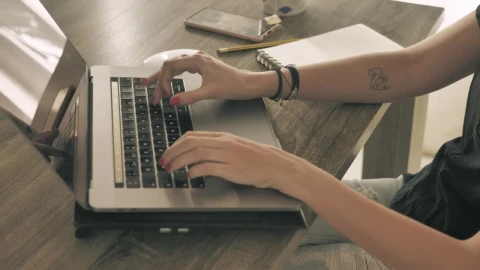 Stock Video Hands Of A Girl Working On A Computer Animated Wallpaper - Free Live Wallpaper