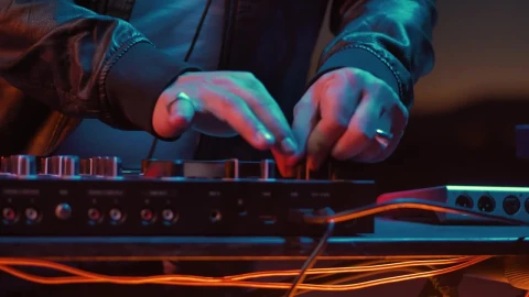 Stock Video Hands Of A Dj Turning Knobs On A Turntable Animated Wallpaper - Free Live Wallpaper