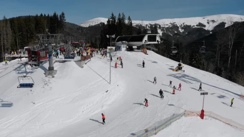 Stock Video Landscape Of Sky Lifts And Skiers In The Hill Animated Wallpaper - Free Live Wallpaper