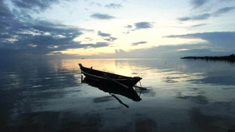 Stock Video Landscape Of A Boat On The Seashore At Sunset Animated Wallpaper - Free Live Wallpaper