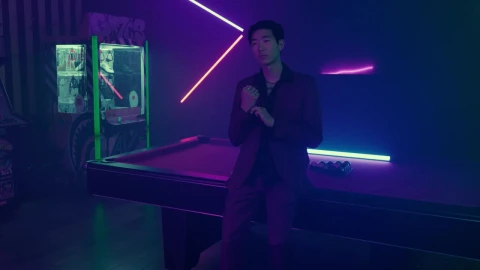 Stock Video Man In Ornate Suit At The Edge Of A Pool Animated Wallpaper - Free Live Wallpaper