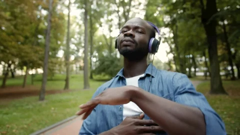 Stock Video Man In Headphones Dances Hiphop In Park Animated Wallpaper - Free Live Wallpaper