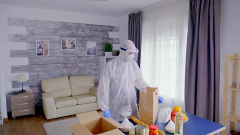 Stock Video Man In Coronavirus Safety Gear Packs Groceries Animated Wallpaper - Free Live Wallpaper