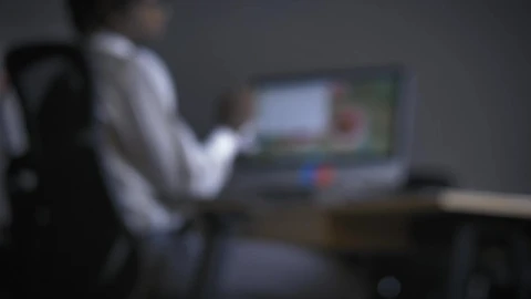 Stock Video Man In An Office Throws A Ball Of Paper Into Animated Wallpaper - Free Live Wallpaper